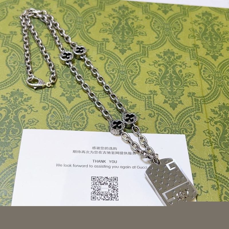 G*u*i necklaces